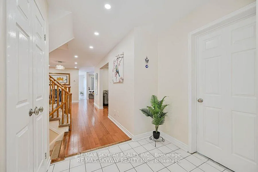 Photo 6 of 117 Richvale Drive S, Brampton, Heart Lake East — HOMEH