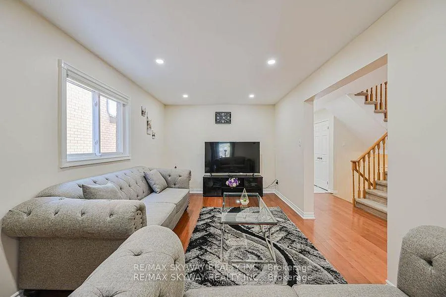 Photo 9 of 117 Richvale Drive S, Brampton, Heart Lake East — HOMEH