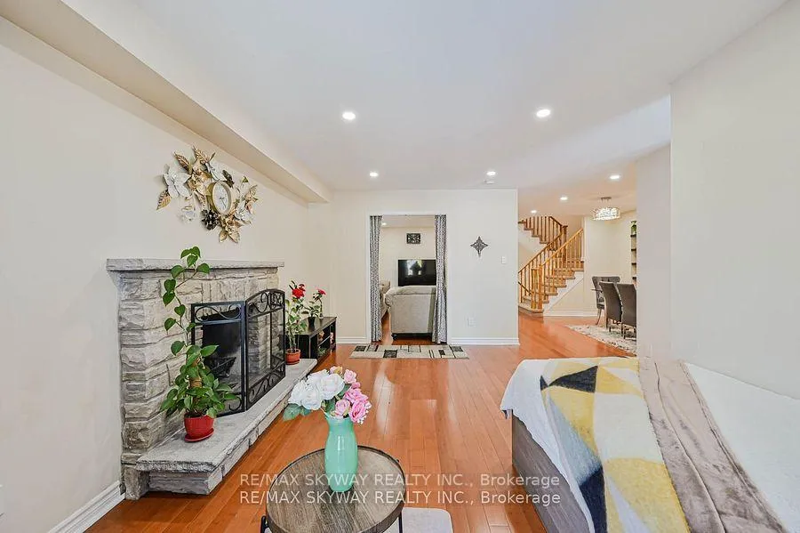 Photo 11 of 117 Richvale Drive S, Brampton, Heart Lake East — HOMEH