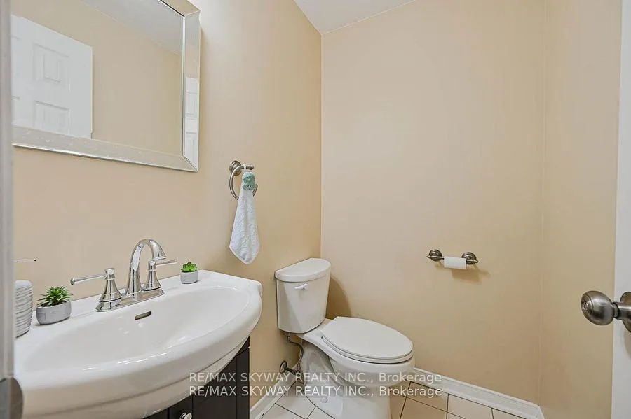 Photo 15 of 117 Richvale Drive S, Brampton, Heart Lake East — HOMEH