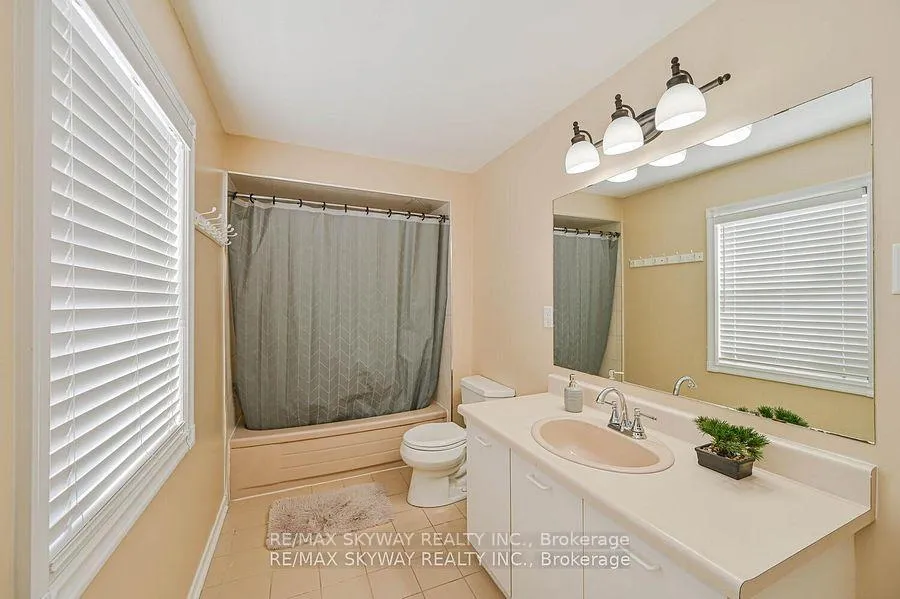 Photo 23 of 117 Richvale Drive S, Brampton, Heart Lake East — HOMEH