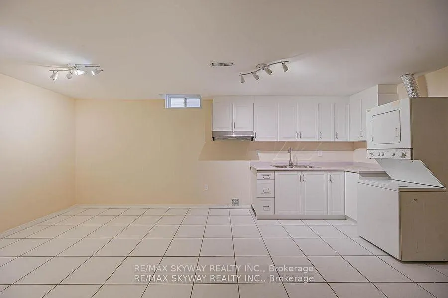 Photo 26 of 117 Richvale Drive S, Brampton, Heart Lake East — HOMEH
