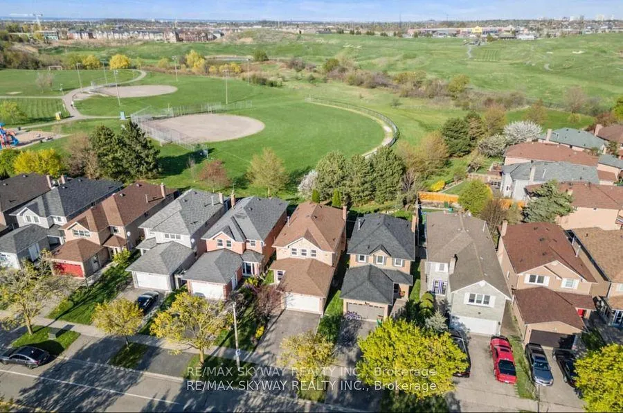 Photo 34 of 117 Richvale Drive S, Brampton, Heart Lake East — HOMEH