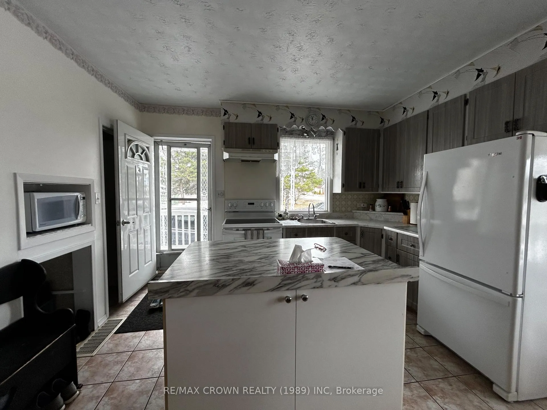 Photo 10 of 37 Leonard Moonbeam Avenue N, Kapuskasing — HOMEH