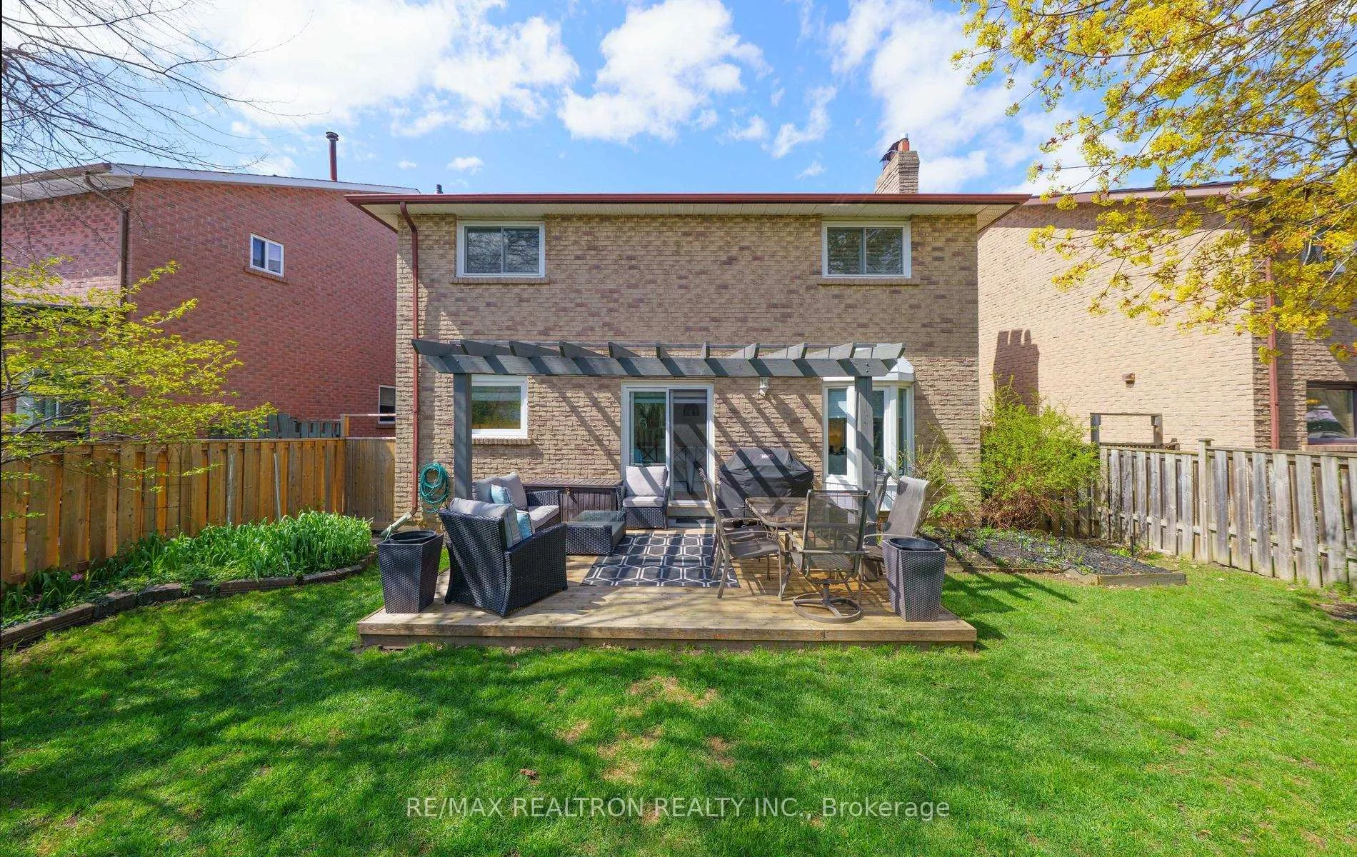 Photo 8 of 599 York Hill Boulevard, Vaughan, Crestwood-Springfarm-Yorkhill — HOMEH
