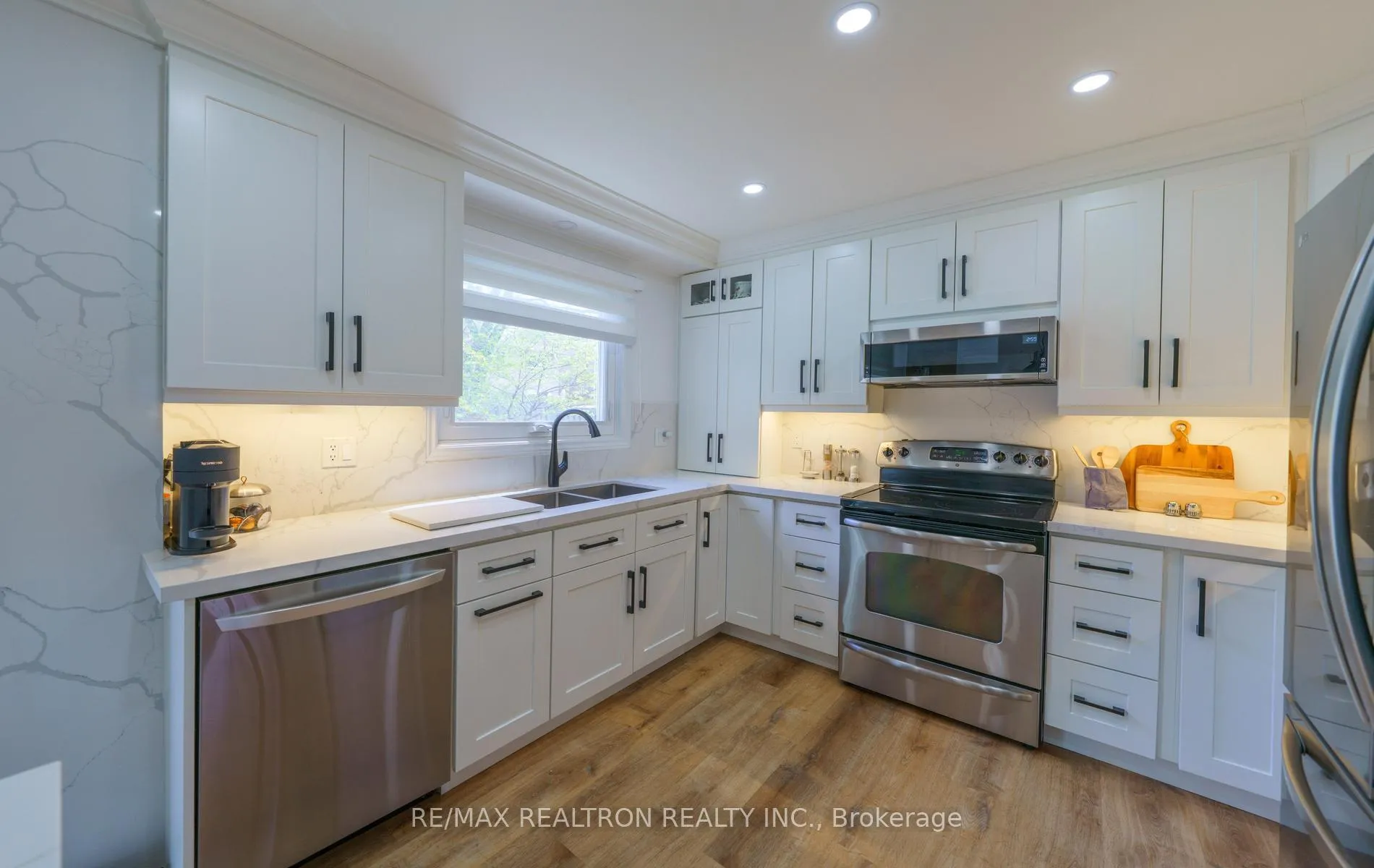 Photo 28 of 599 York Hill Boulevard, Vaughan, Crestwood-Springfarm-Yorkhill — HOMEH