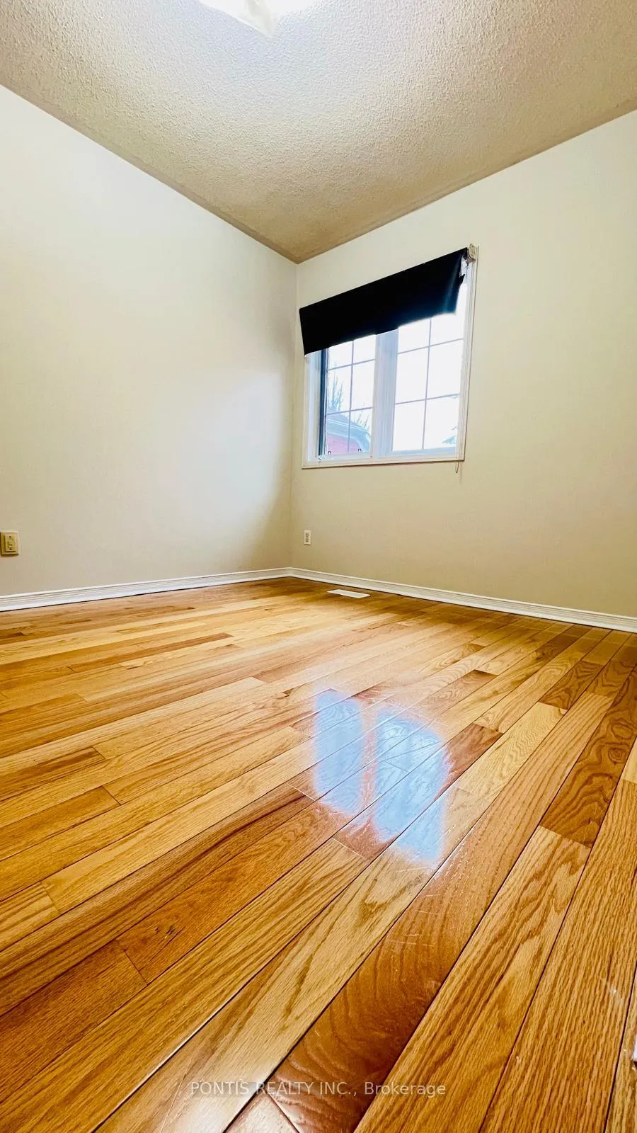 Photo 16 of 33 Clover Bloom Road, Brampton, Sandringham-Wellington — HOMEH