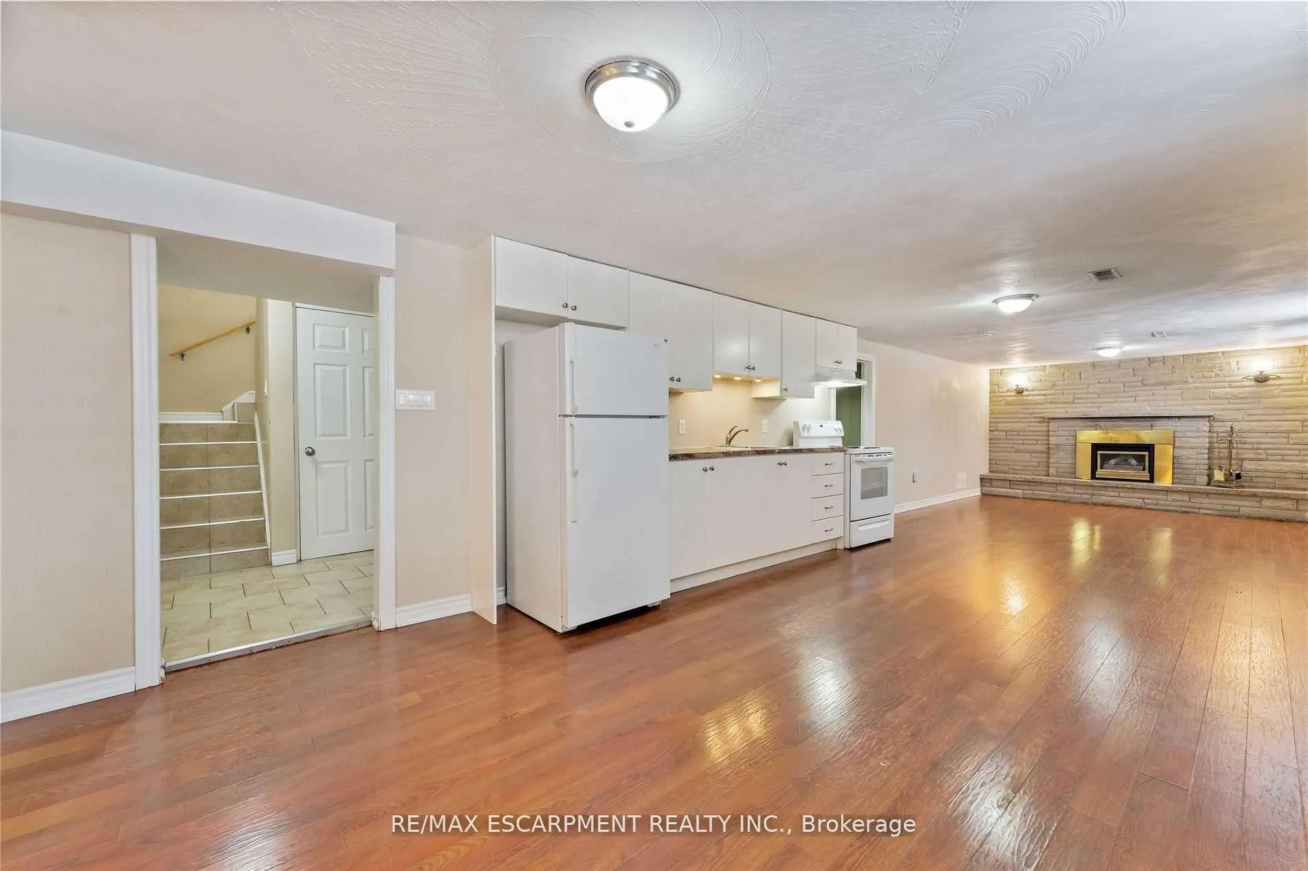 Front of Unit Basement, 864 Upper Ottawa Street