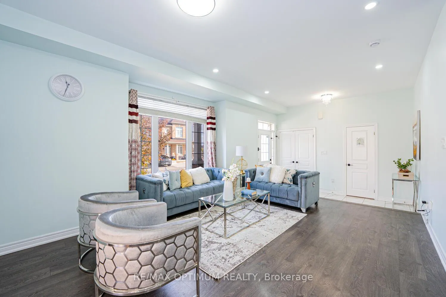 Photo 4 of 39 Divinity Circle, Brampton, Northwest Brampton — HOMEH