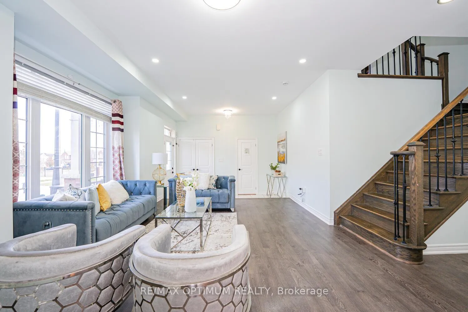 Photo 7 of 39 Divinity Circle, Brampton, Northwest Brampton — HOMEH