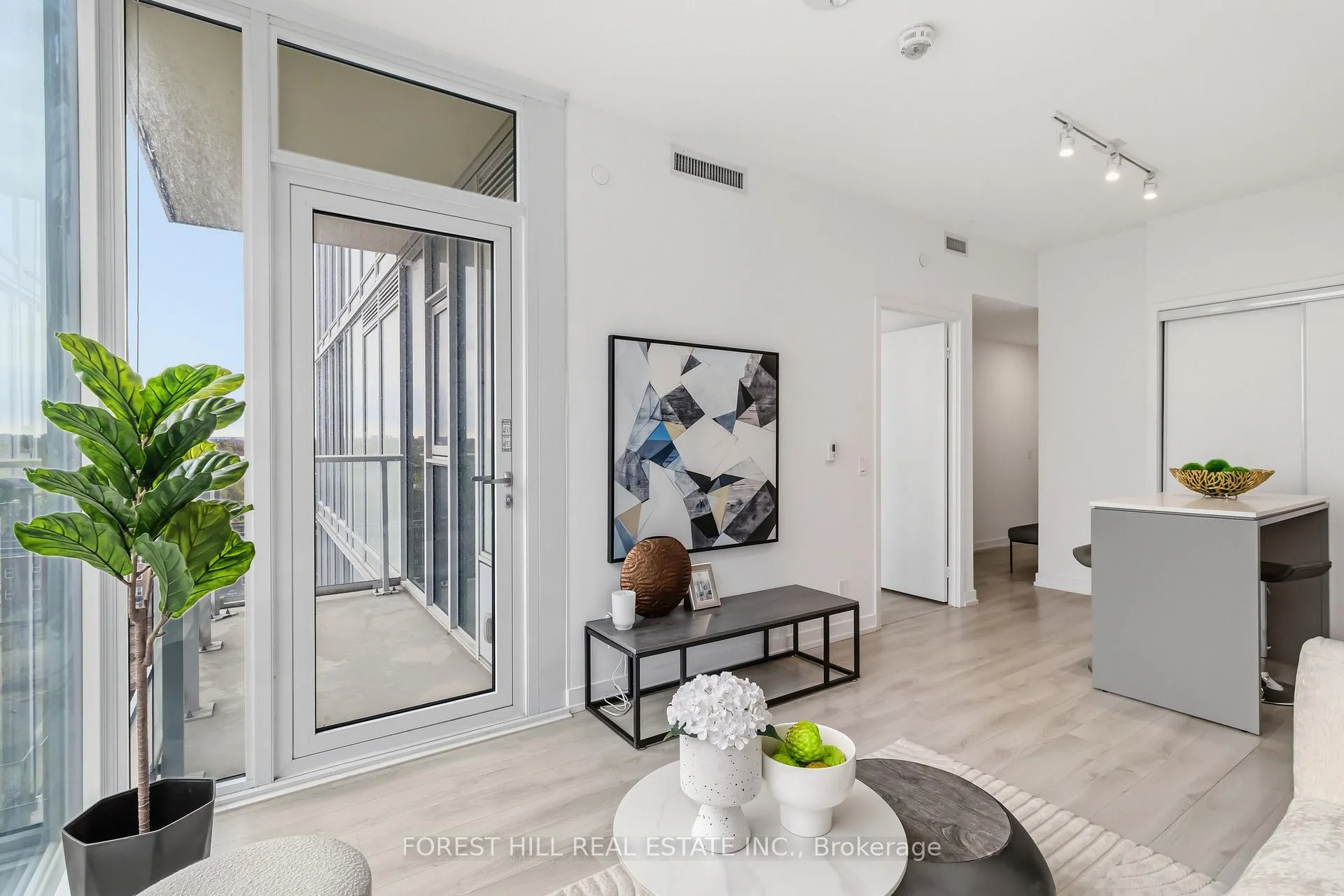 Photo 3 of Unit 819, 33 Helendale Avenue, Toronto, Yonge-Eglinton — HOMEH