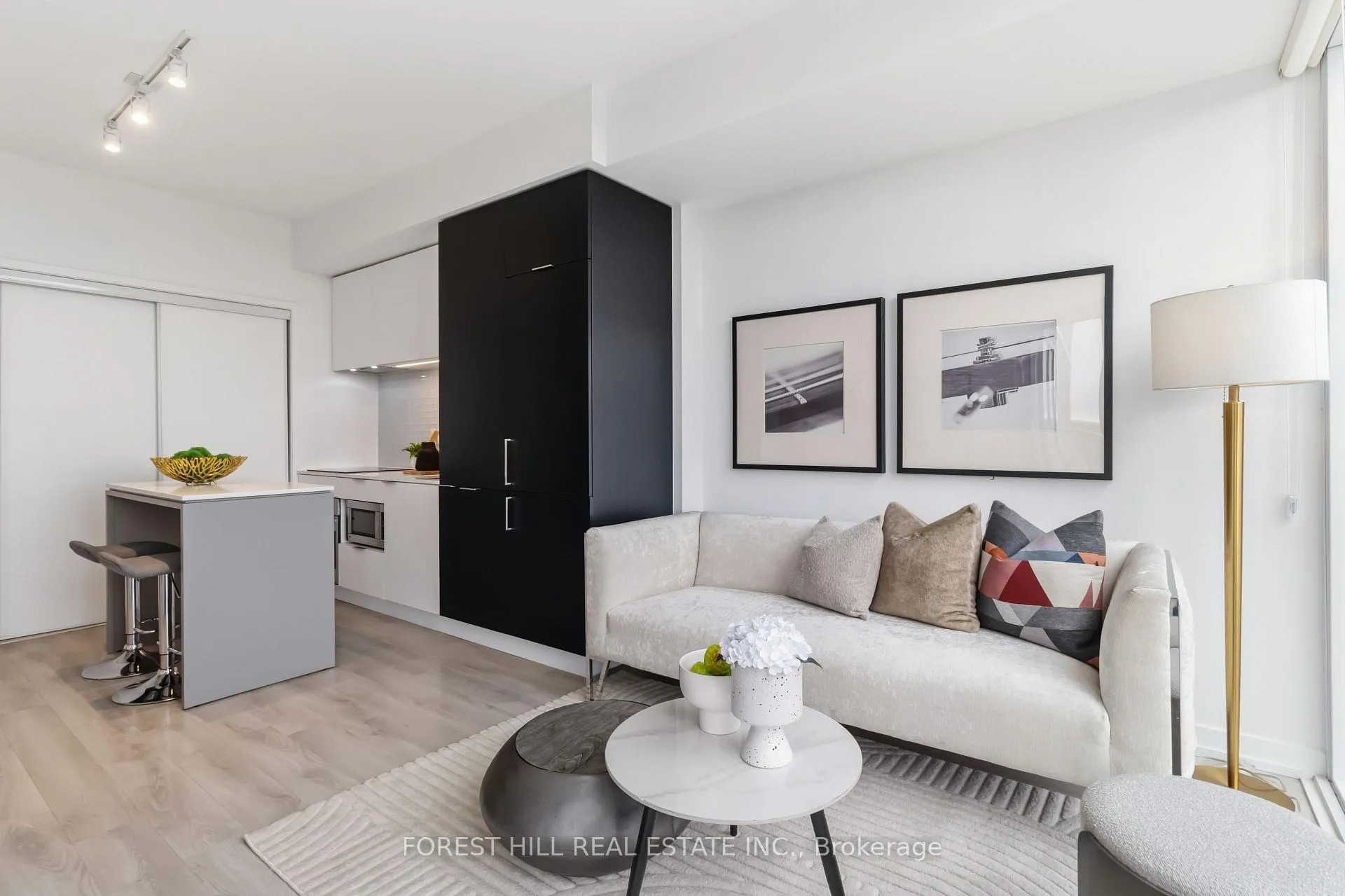 Photo 5 of Unit 819, 33 Helendale Avenue, Toronto, Yonge-Eglinton — HOMEH