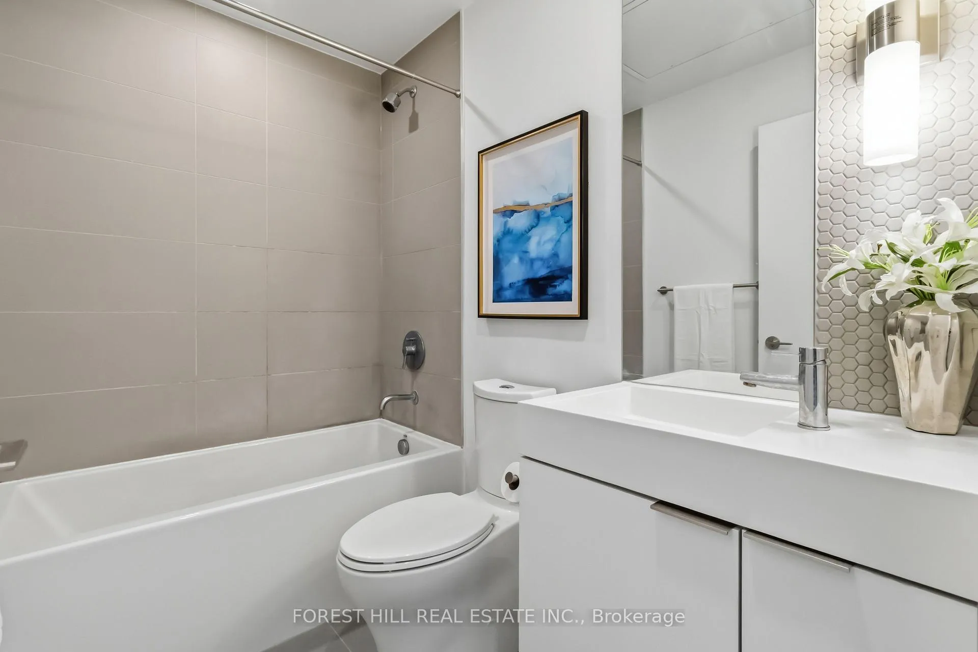 Photo 7 of Unit 819, 33 Helendale Avenue, Toronto, Yonge-Eglinton — HOMEH