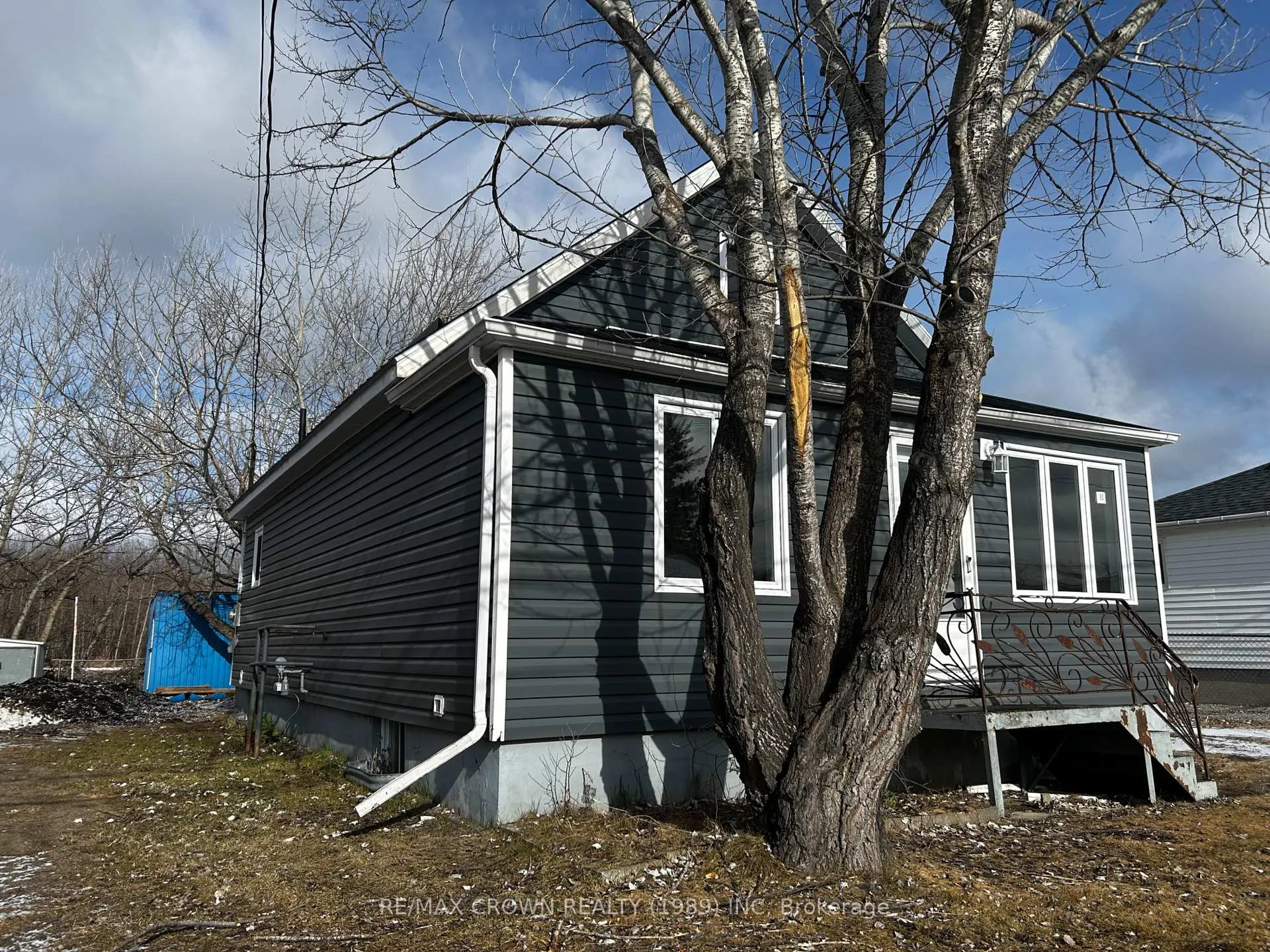 Photo 2 of 11 Ontario Avenue, Kapuskasing — HOMEH