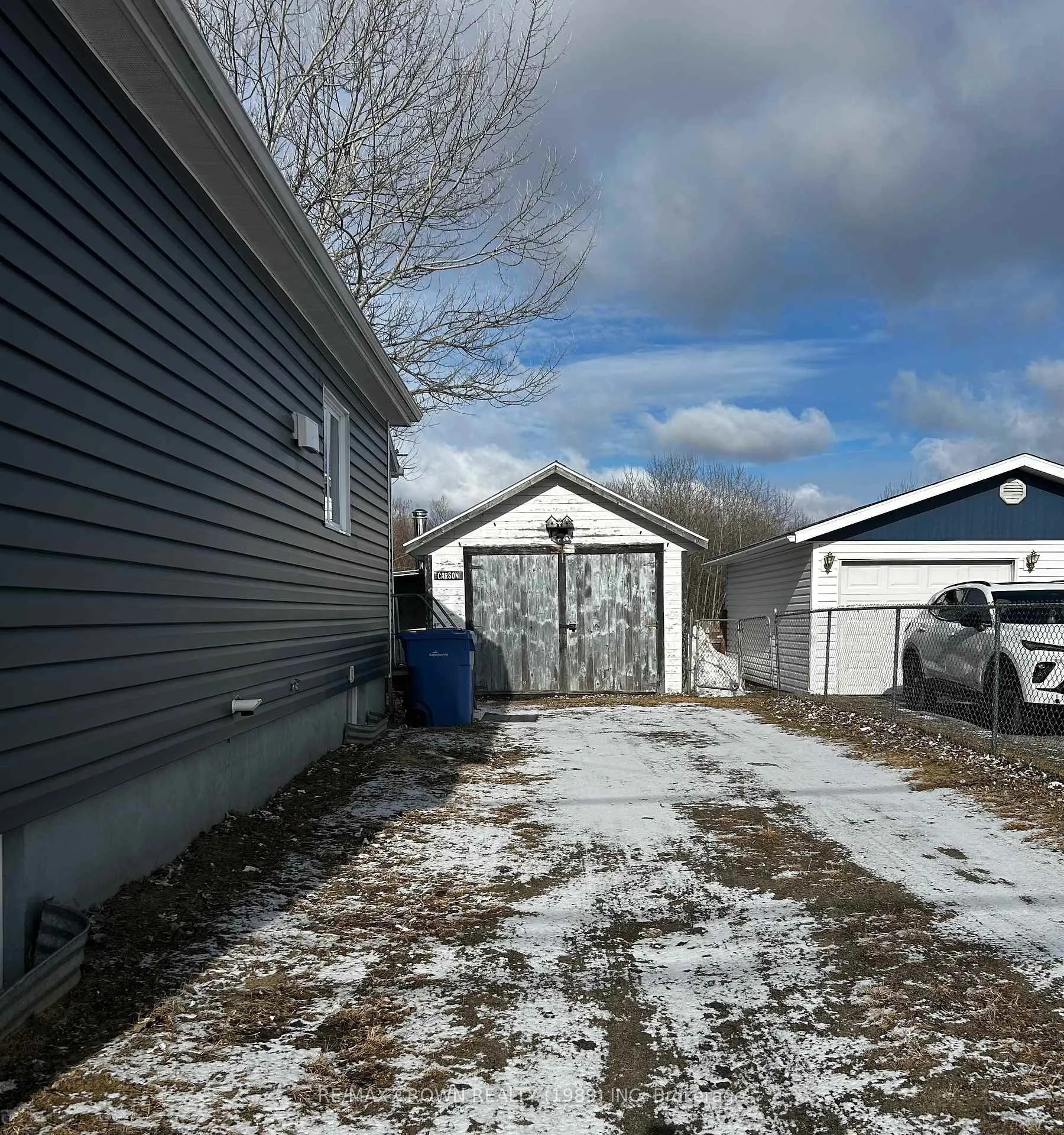 Photo 3 of 11 Ontario Avenue, Kapuskasing — HOMEH
