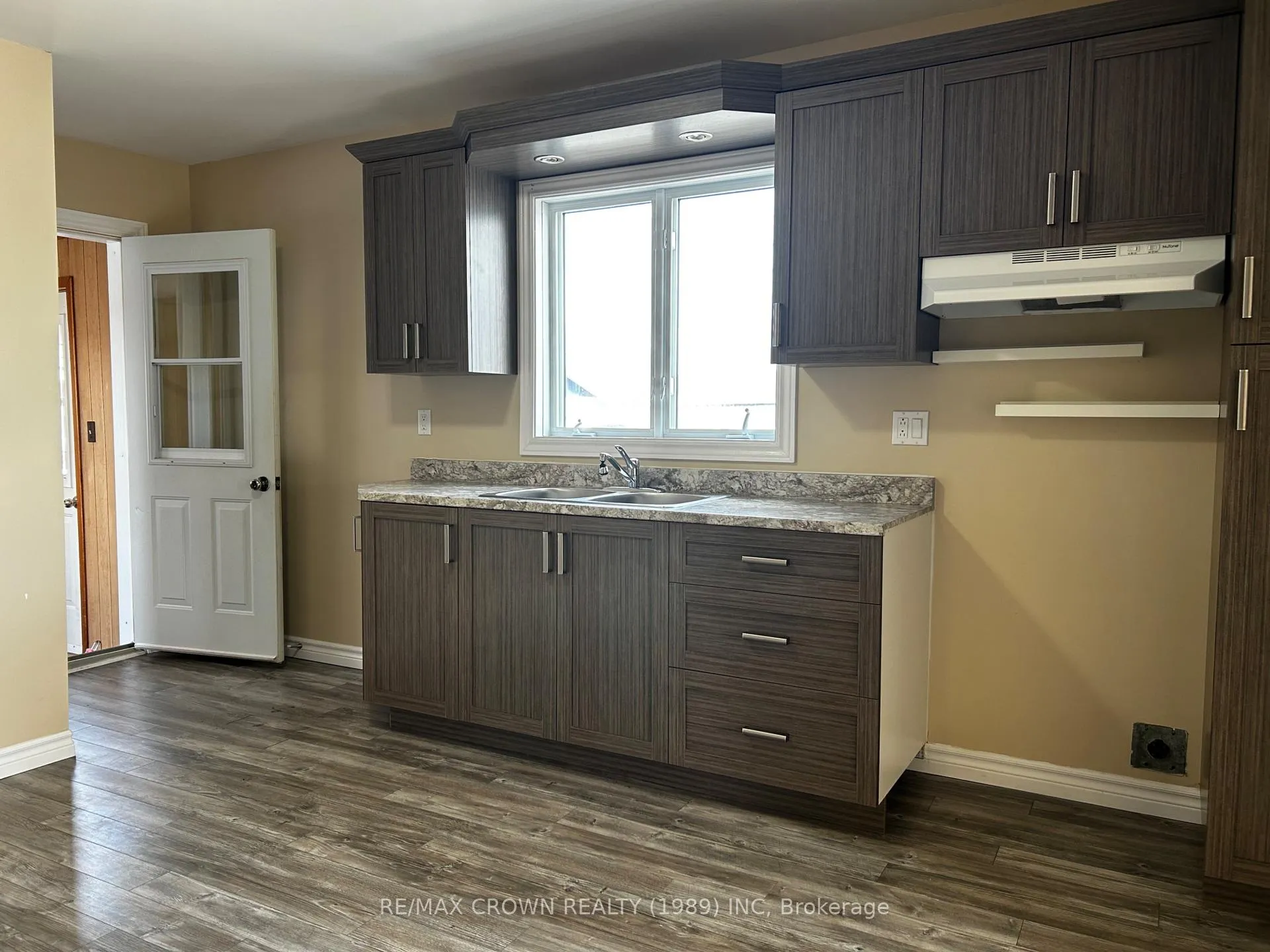 Photo 6 of 11 Ontario Avenue, Kapuskasing — HOMEH