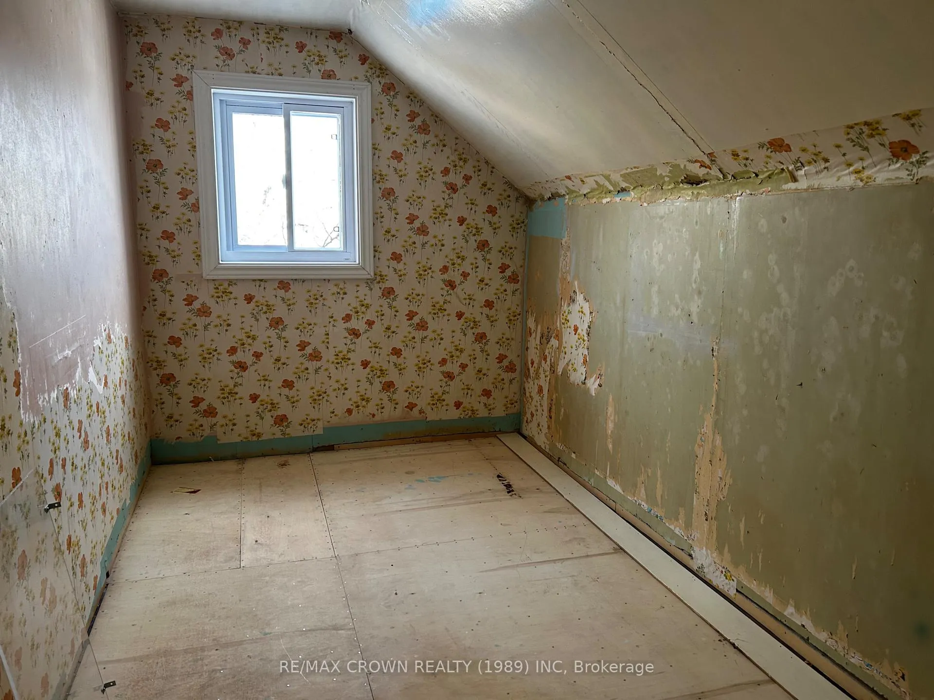 Photo 21 of 11 Ontario Avenue, Kapuskasing — HOMEH