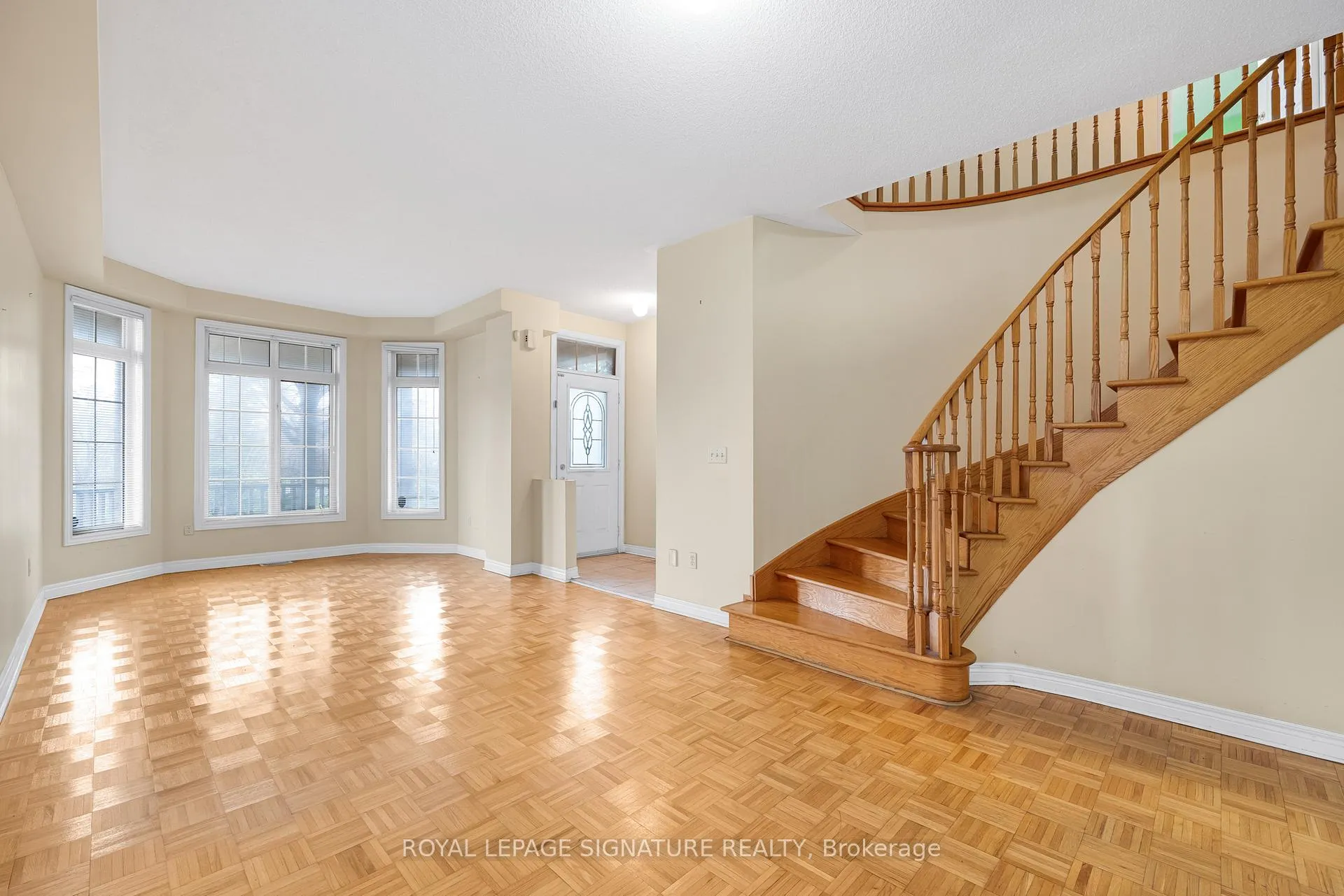 Photo 4 of 88 Moraine Drive, Vaughan, Vellore Village — HOMEH
