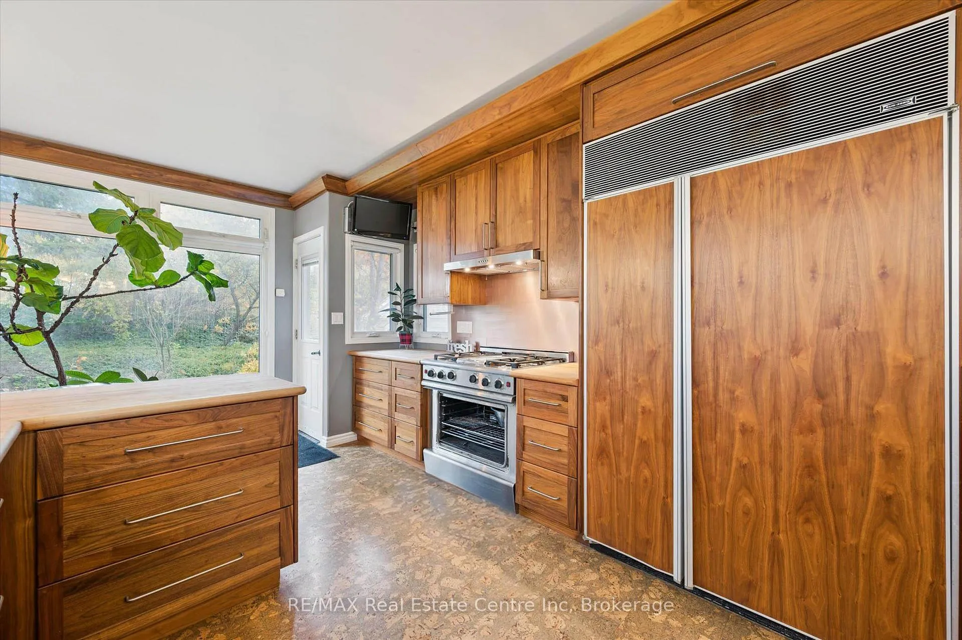 Photo 6 of 500 Watson Parkway S, Guelph, York/Watson Industrial Park — HOMEH