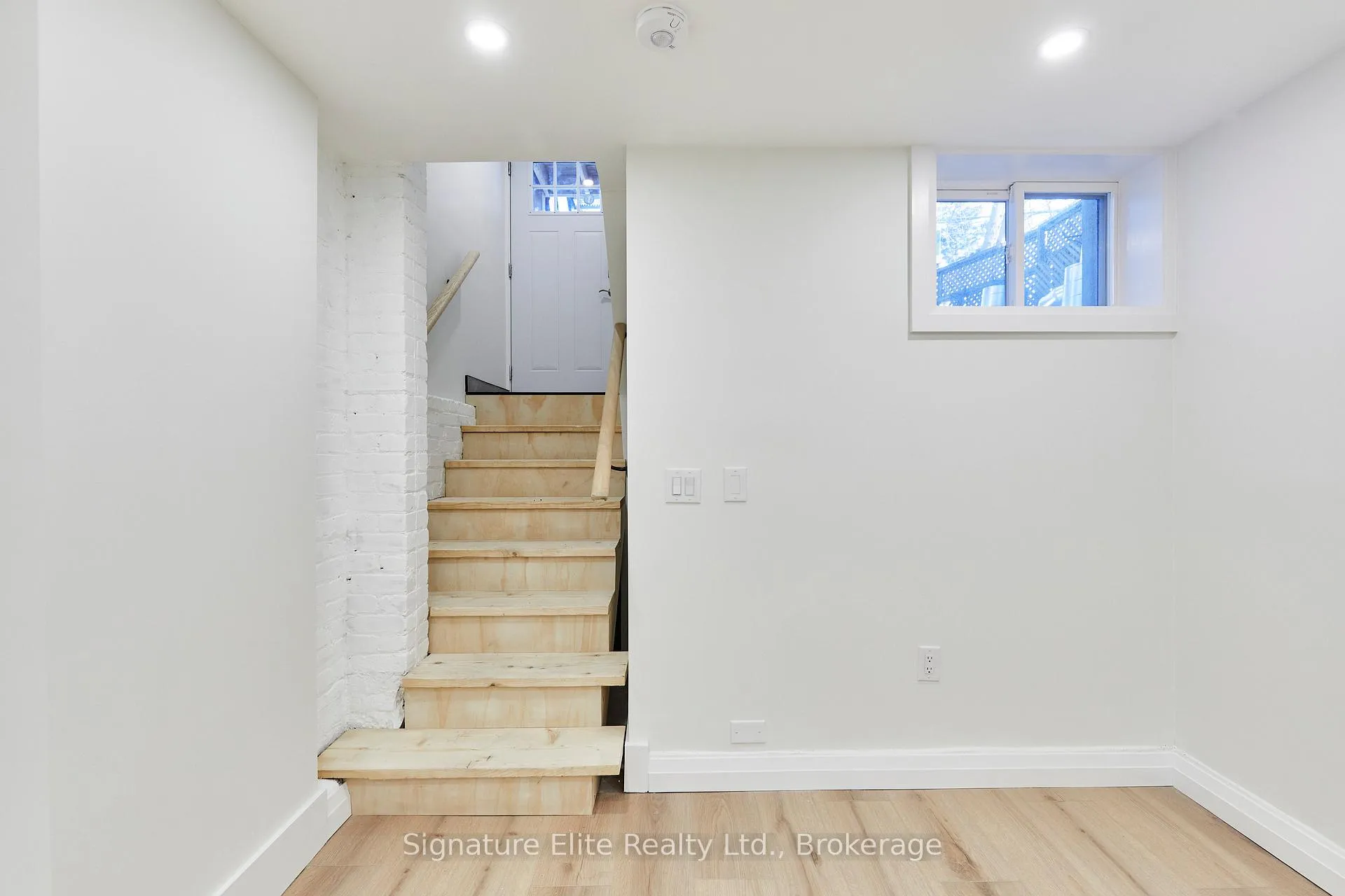 Photo 3 of Unit Lower, 927 Kingston Road, Toronto, The Beaches — HOMEH