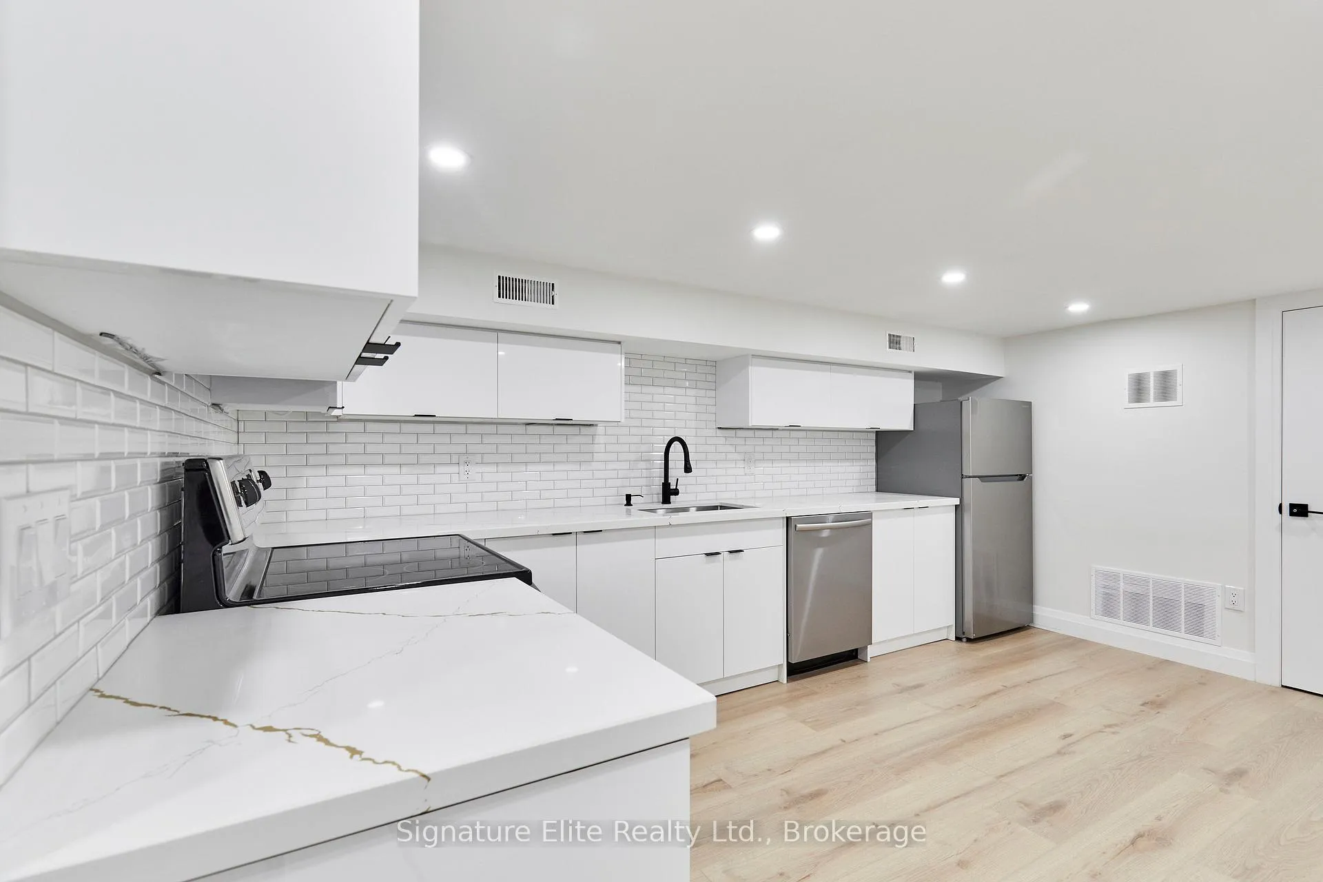 Photo 8 of Unit Lower, 927 Kingston Road, Toronto, The Beaches — HOMEH