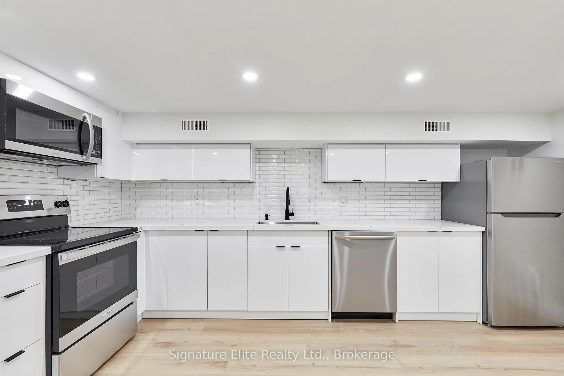 Photo 9 of Unit Lower, 927 Kingston Road, Toronto, The Beaches — HOMEH