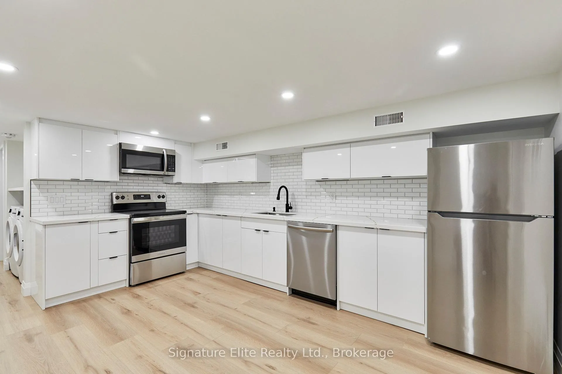 Photo 10 of Unit Lower, 927 Kingston Road, Toronto, The Beaches — HOMEH