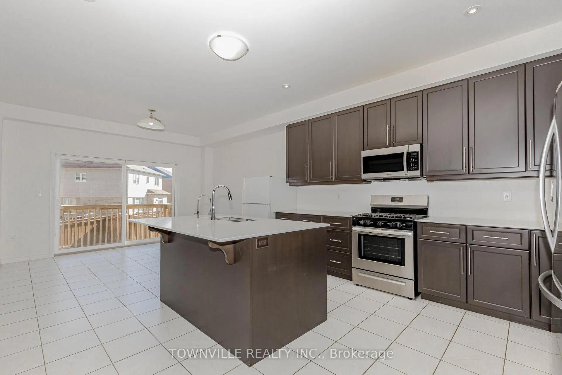 Photo 11 of 460 Blackburn Drive SW, Brantford — HOMEH