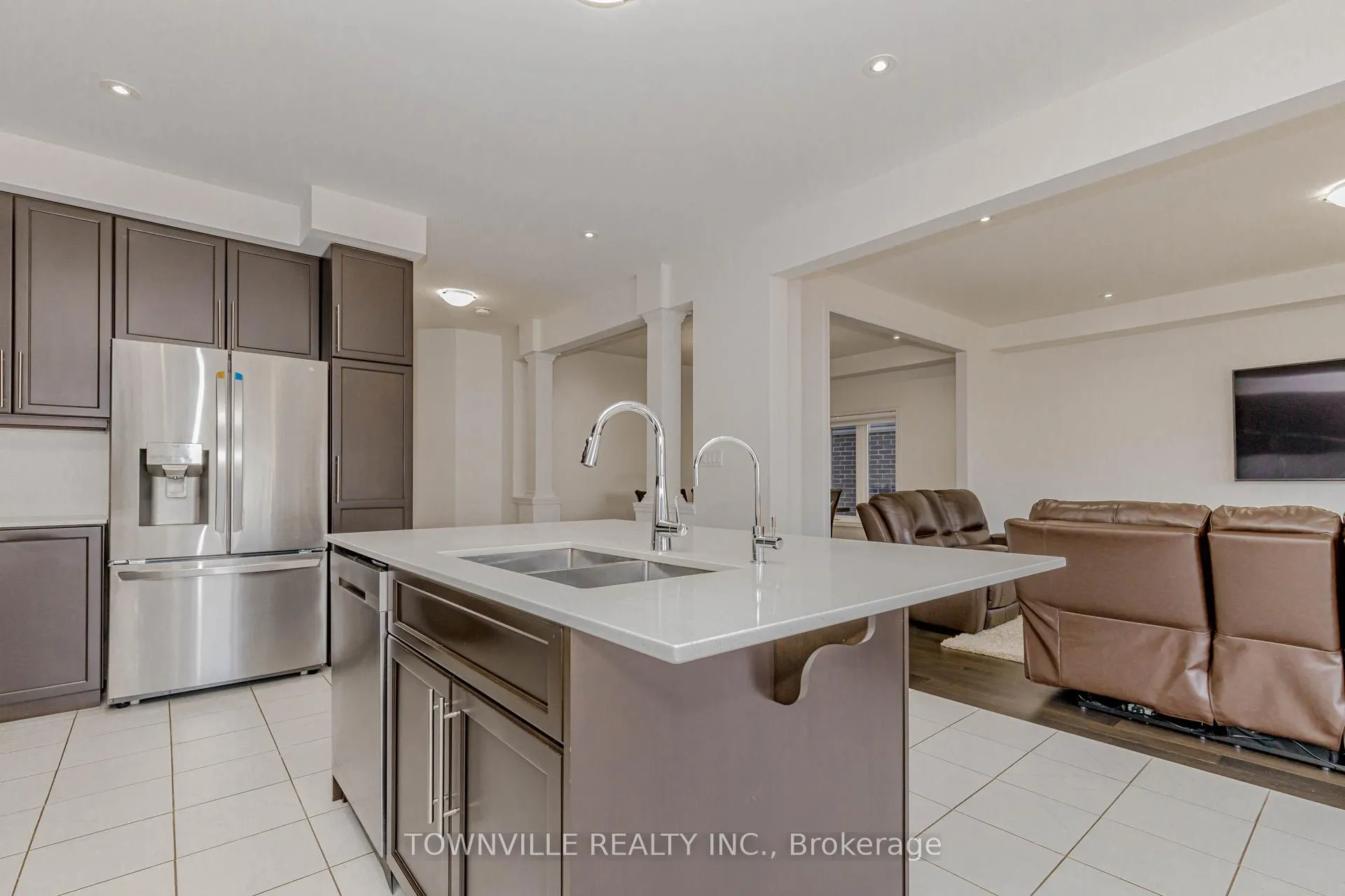 Photo 13 of 460 Blackburn Drive SW, Brantford — HOMEH