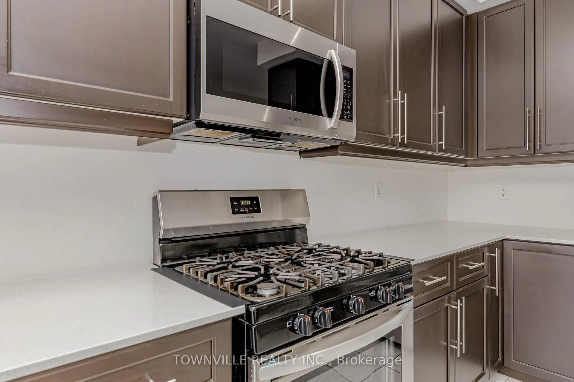 Photo 14 of 460 Blackburn Drive SW, Brantford — HOMEH