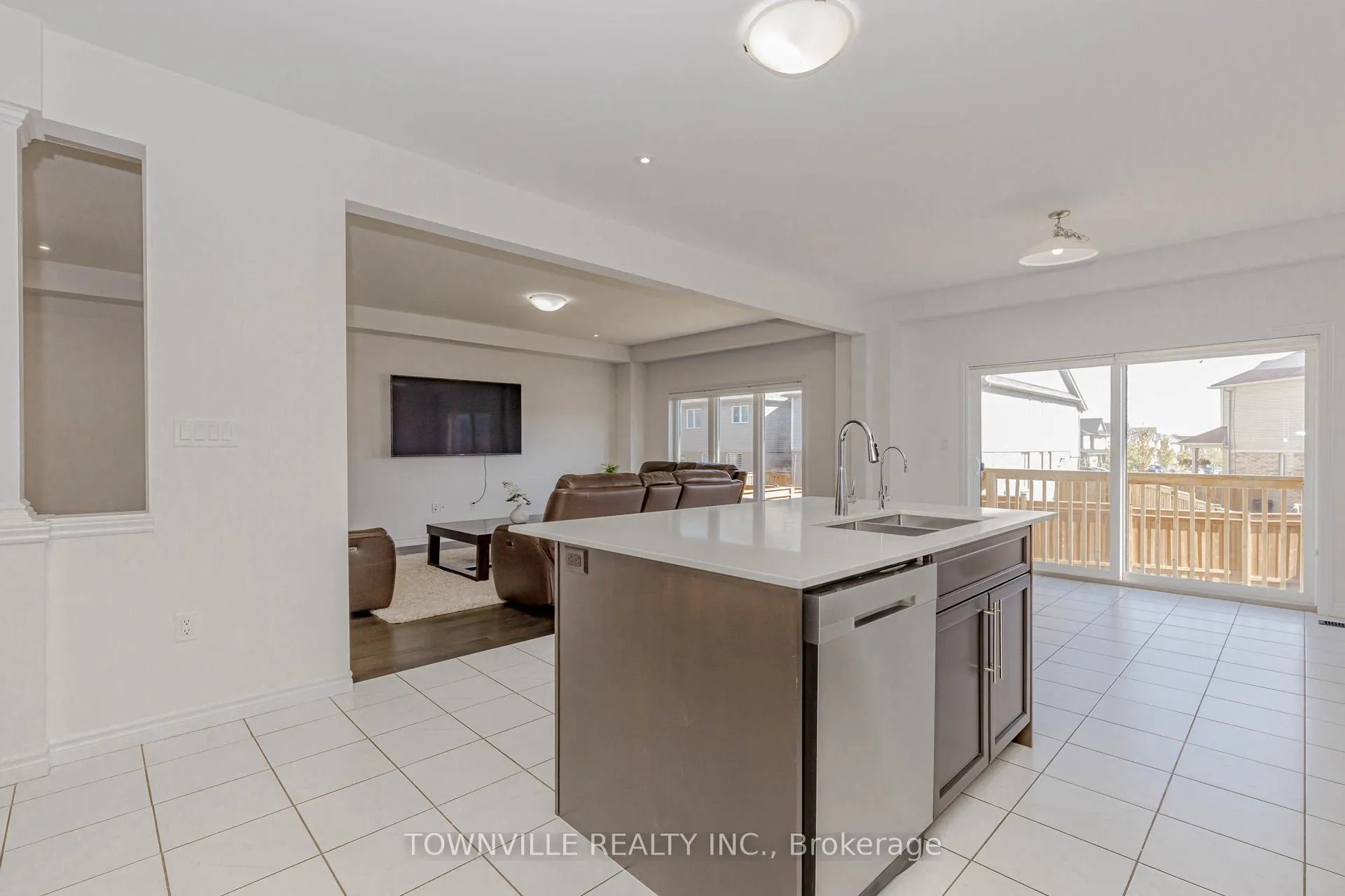 Photo 15 of 460 Blackburn Drive SW, Brantford — HOMEH