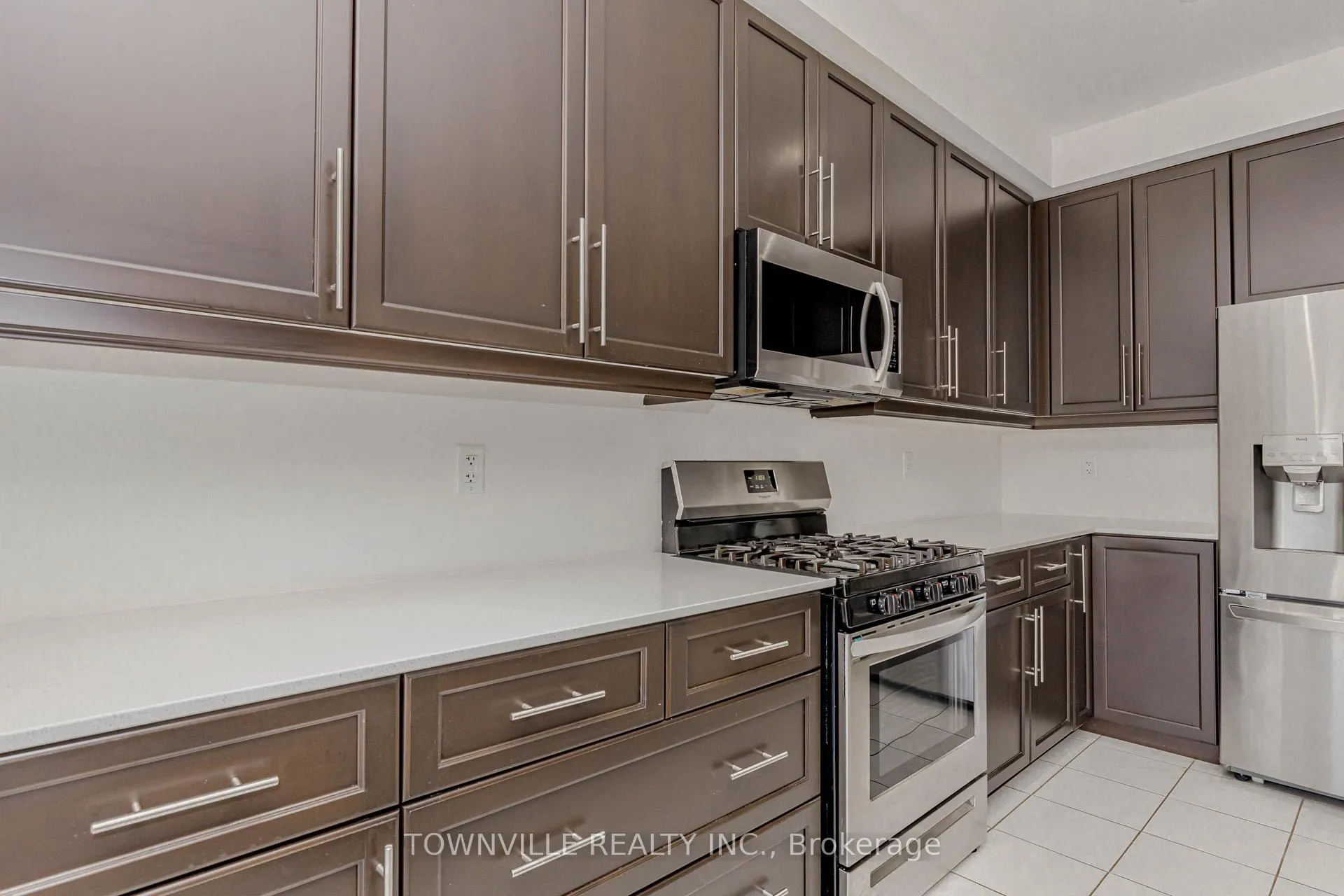 Photo 16 of 460 Blackburn Drive SW, Brantford — HOMEH
