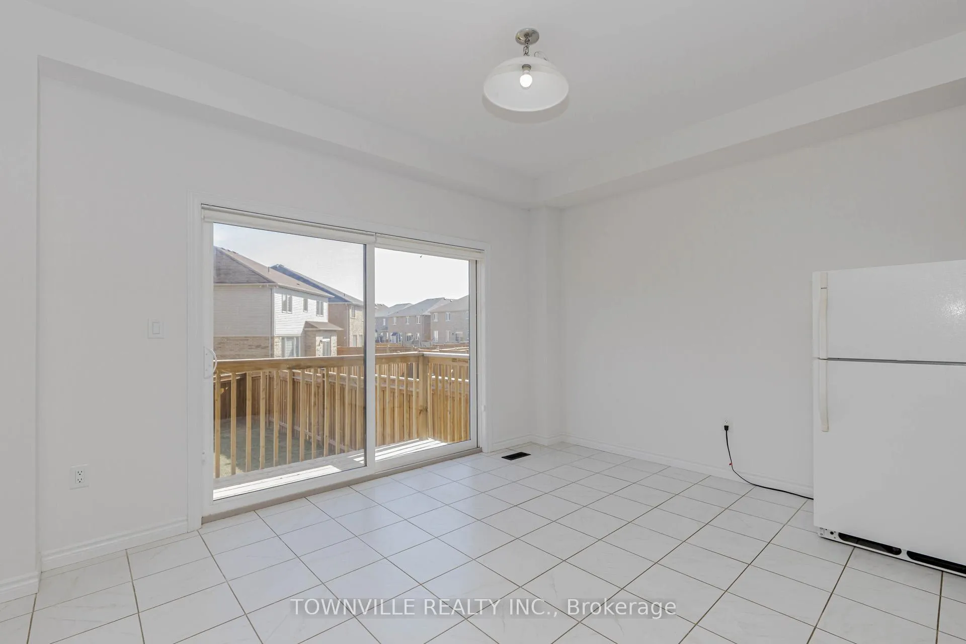 Photo 17 of 460 Blackburn Drive SW, Brantford — HOMEH