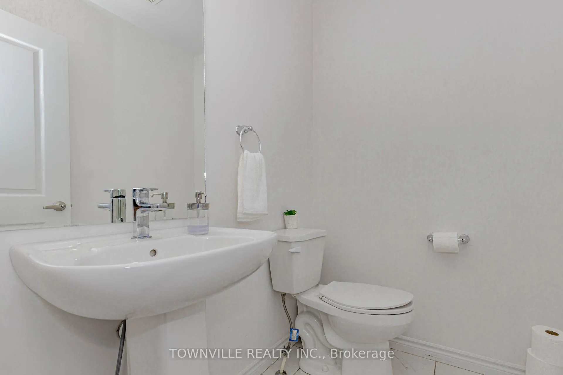 Photo 20 of 460 Blackburn Drive SW, Brantford — HOMEH