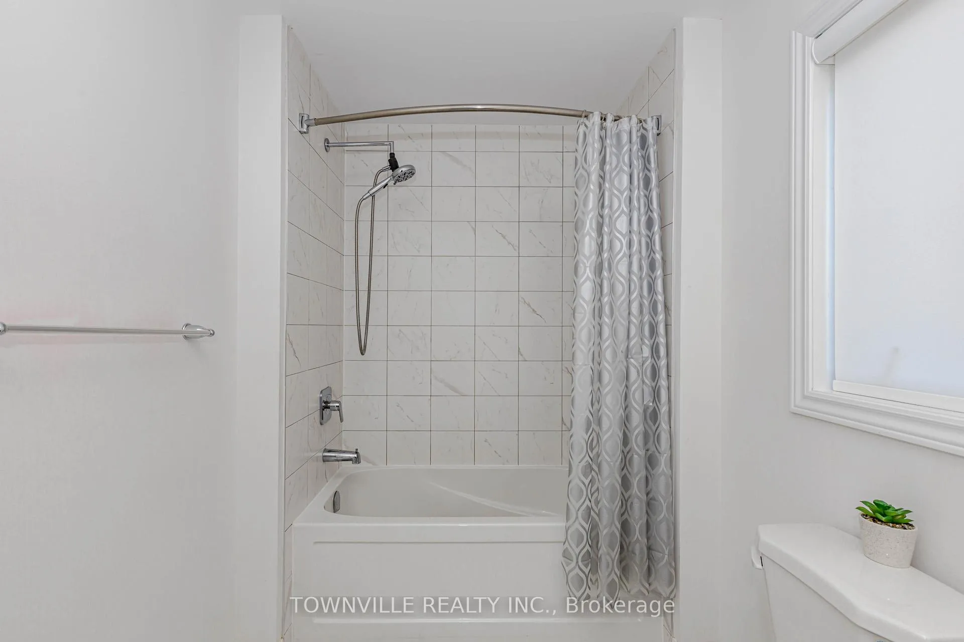 Photo 26 of 460 Blackburn Drive SW, Brantford — HOMEH