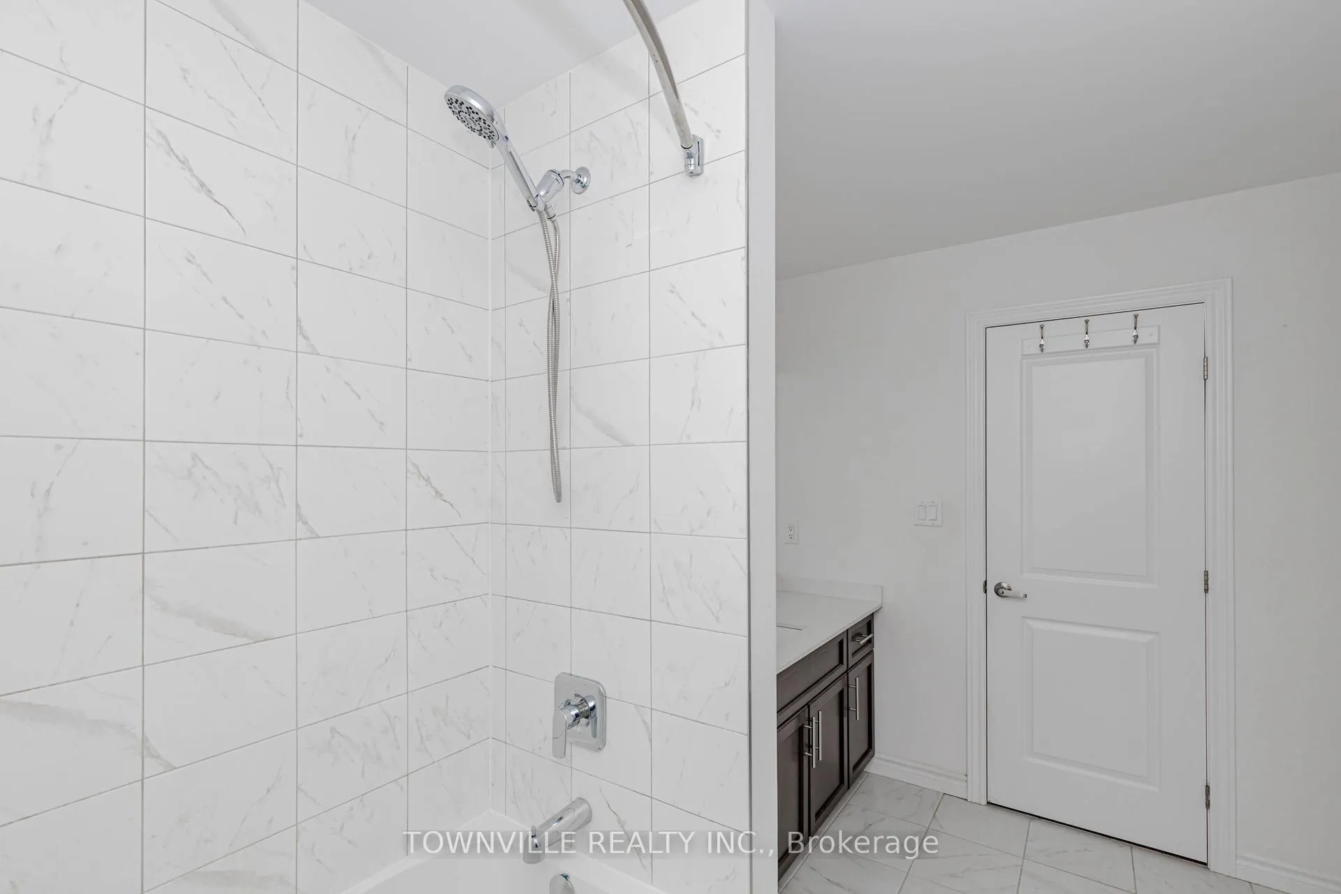 Photo 29 of 460 Blackburn Drive SW, Brantford — HOMEH