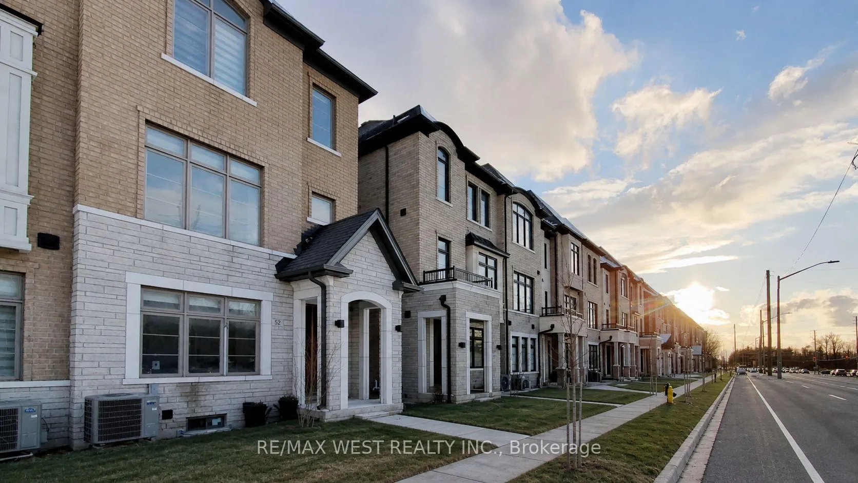 Photo 2 of 58 De La Roche Drive, Vaughan, Vellore Village — HOMEH