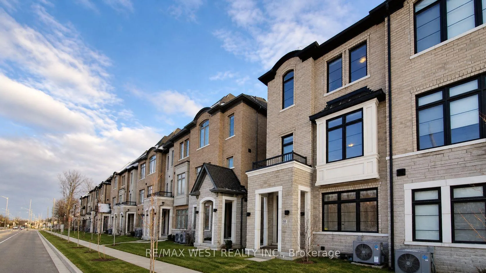 Photo 3 of 58 De La Roche Drive, Vaughan, Vellore Village — HOMEH