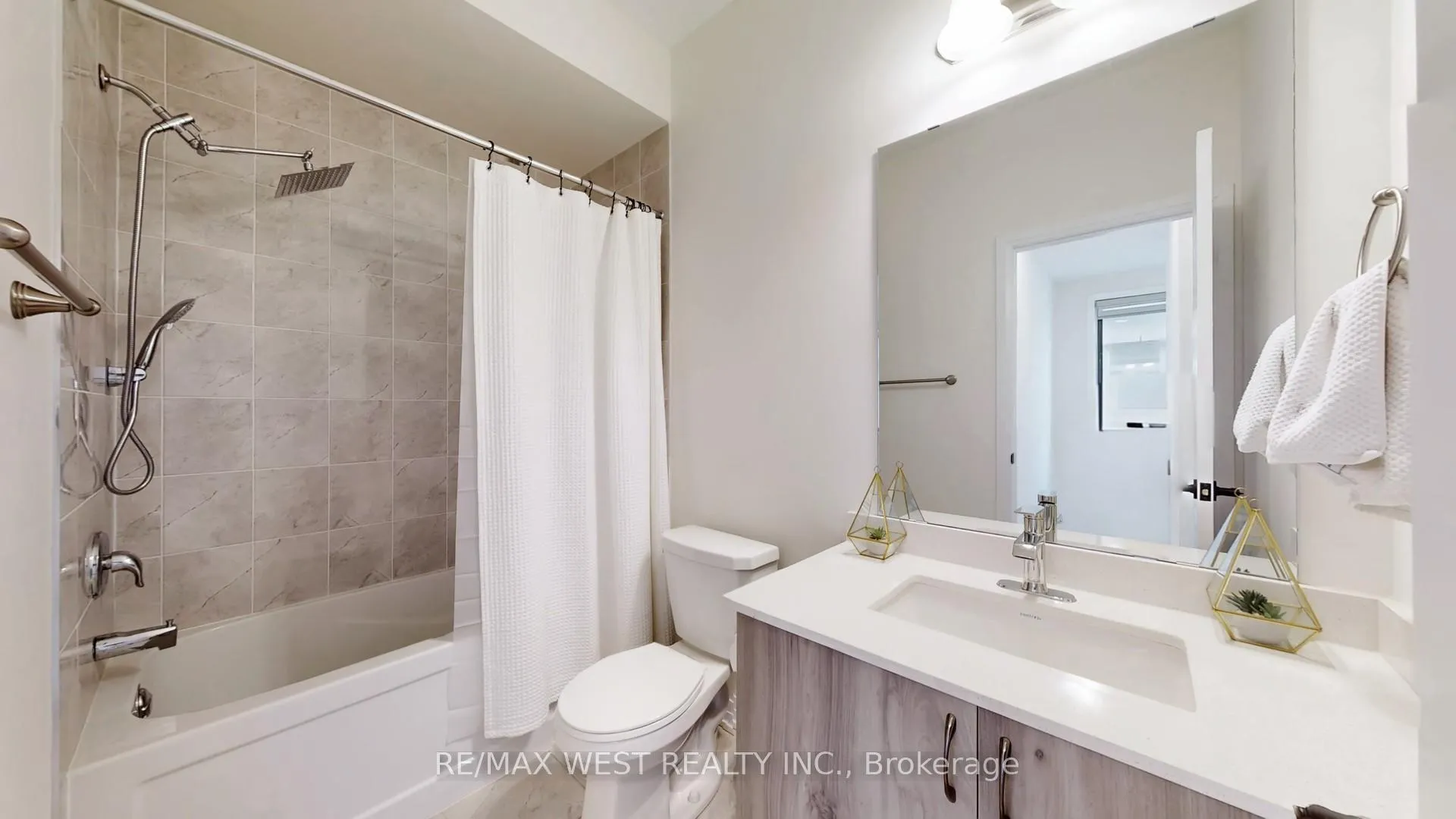 Photo 35 of 58 De La Roche Drive, Vaughan, Vellore Village — HOMEH