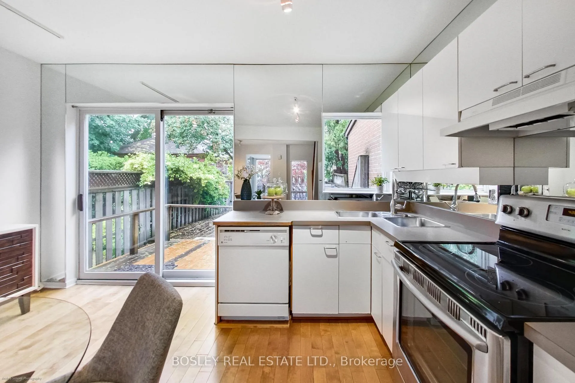 Photo 12 of 140 Helendale Avenue, Toronto, Yonge-Eglinton — HOMEH