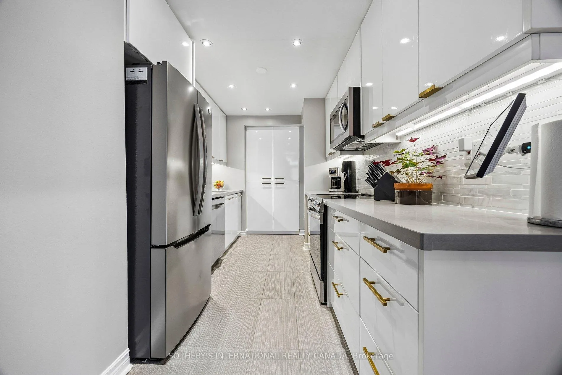 Photo 7 of Unit 901, 55 Wellesley Street E, Toronto, Church-Yonge Corridor — HOMEH