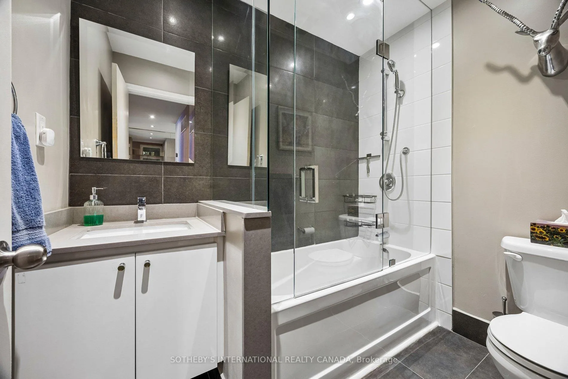 Photo 17 of Unit 901, 55 Wellesley Street E, Toronto, Church-Yonge Corridor — HOMEH