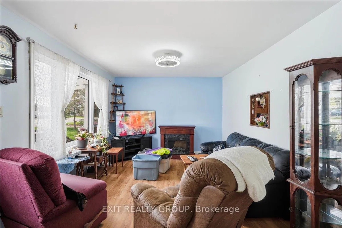 Photo 9 of 59 Cannifton Road N, Belleville, Thurlow Ward — HOMEH