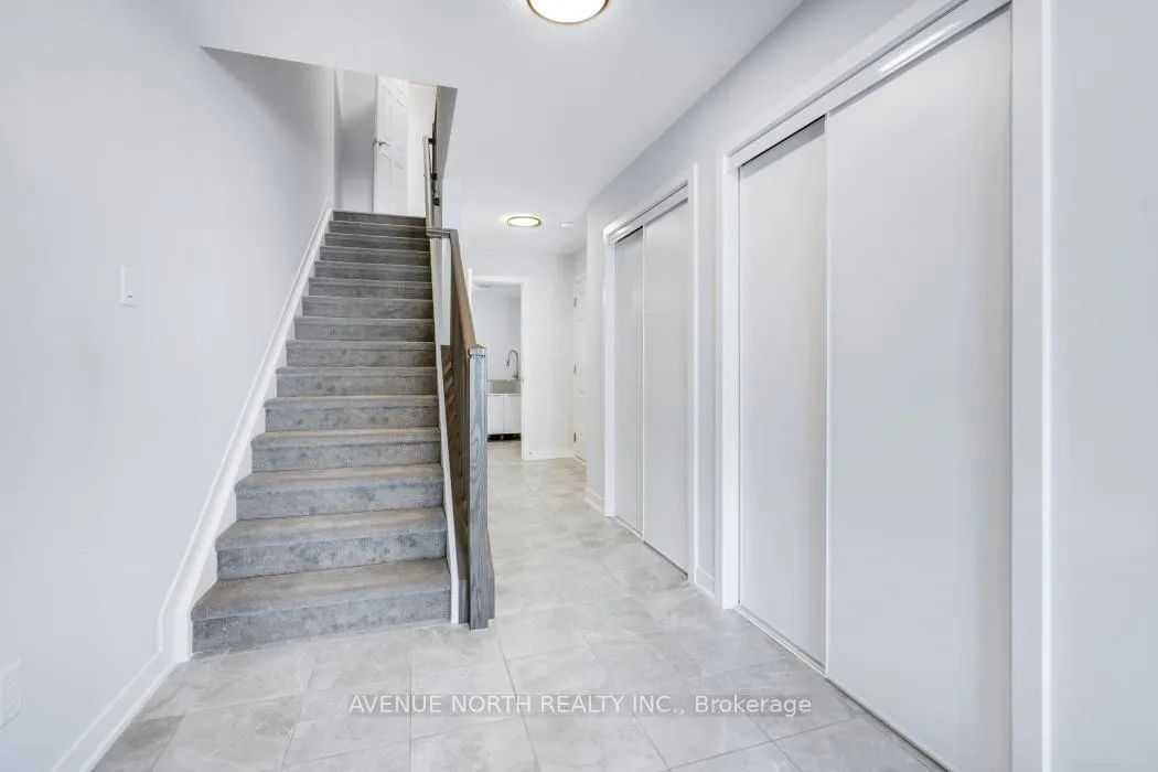 Photo 3 of 702 Hydrus Private, Ottawa, Barrhaven - Half Moon Bay — HOMEH