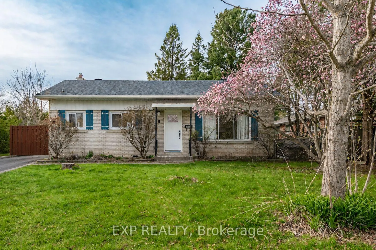 Photo 1 of 9 Kirkstall Avenue, Ottawa, Manordale — HOMEH