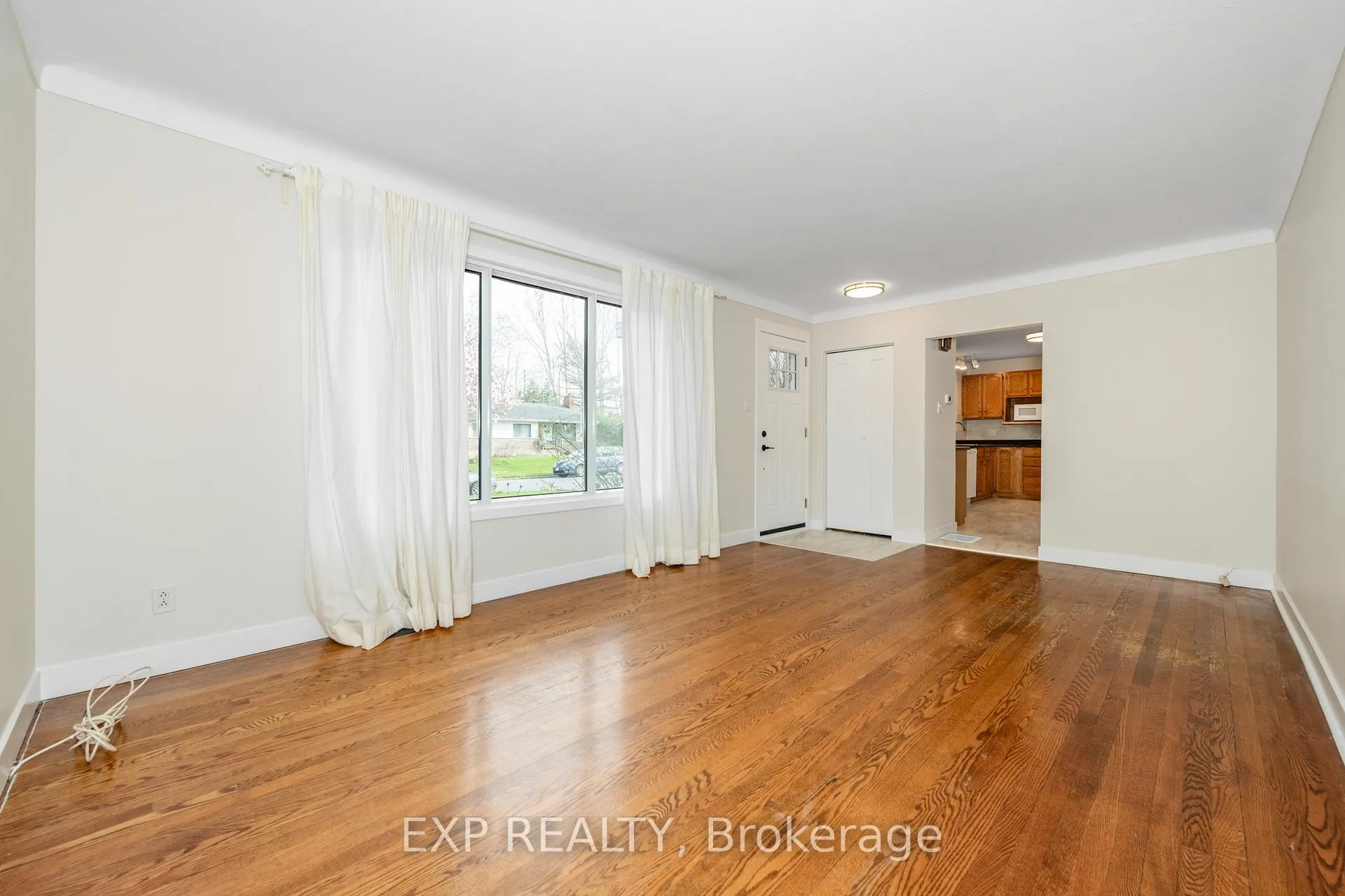 Photo 7 of 9 Kirkstall Avenue, Ottawa, Manordale — HOMEH