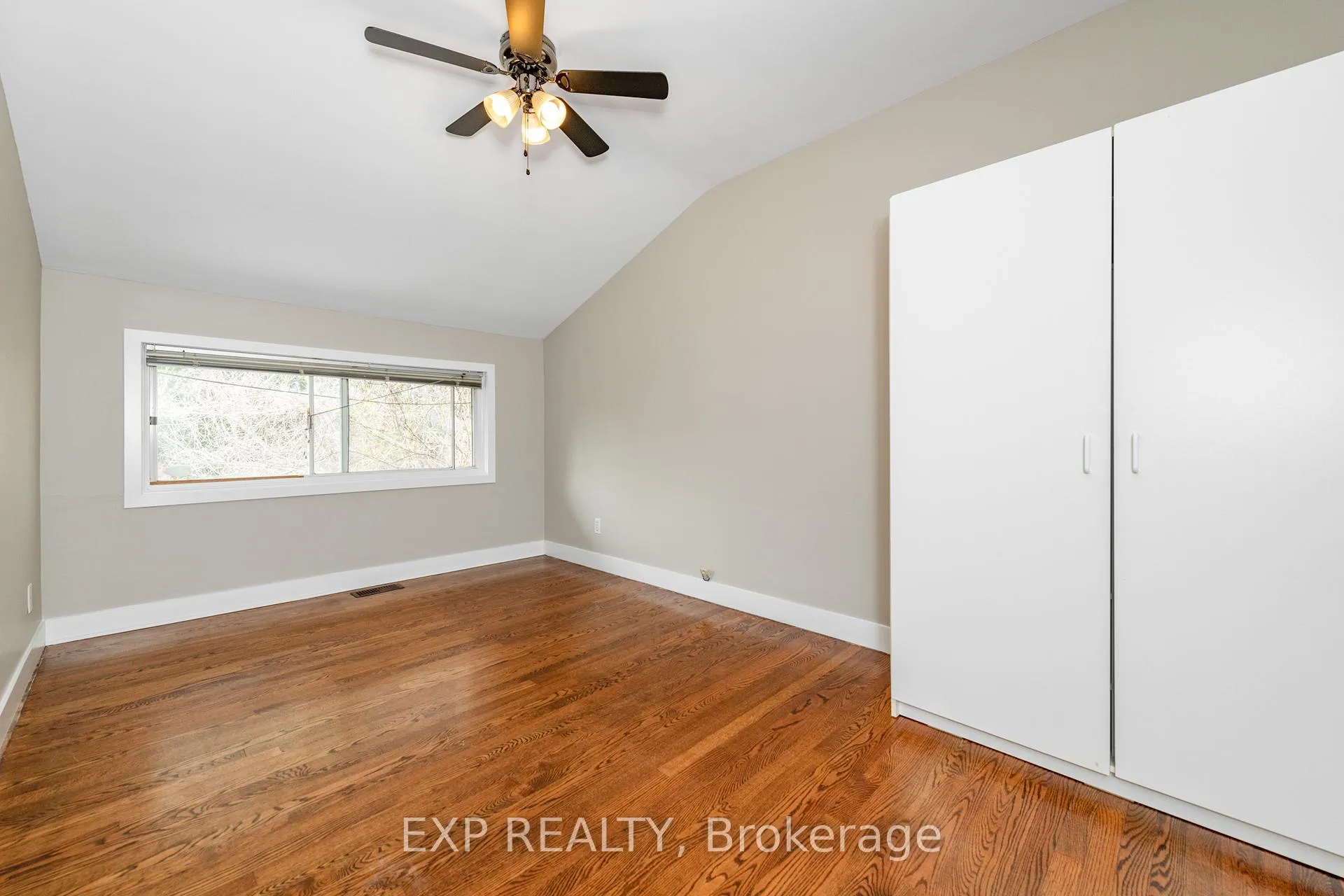 Photo 14 of 9 Kirkstall Avenue, Ottawa, Manordale — HOMEH