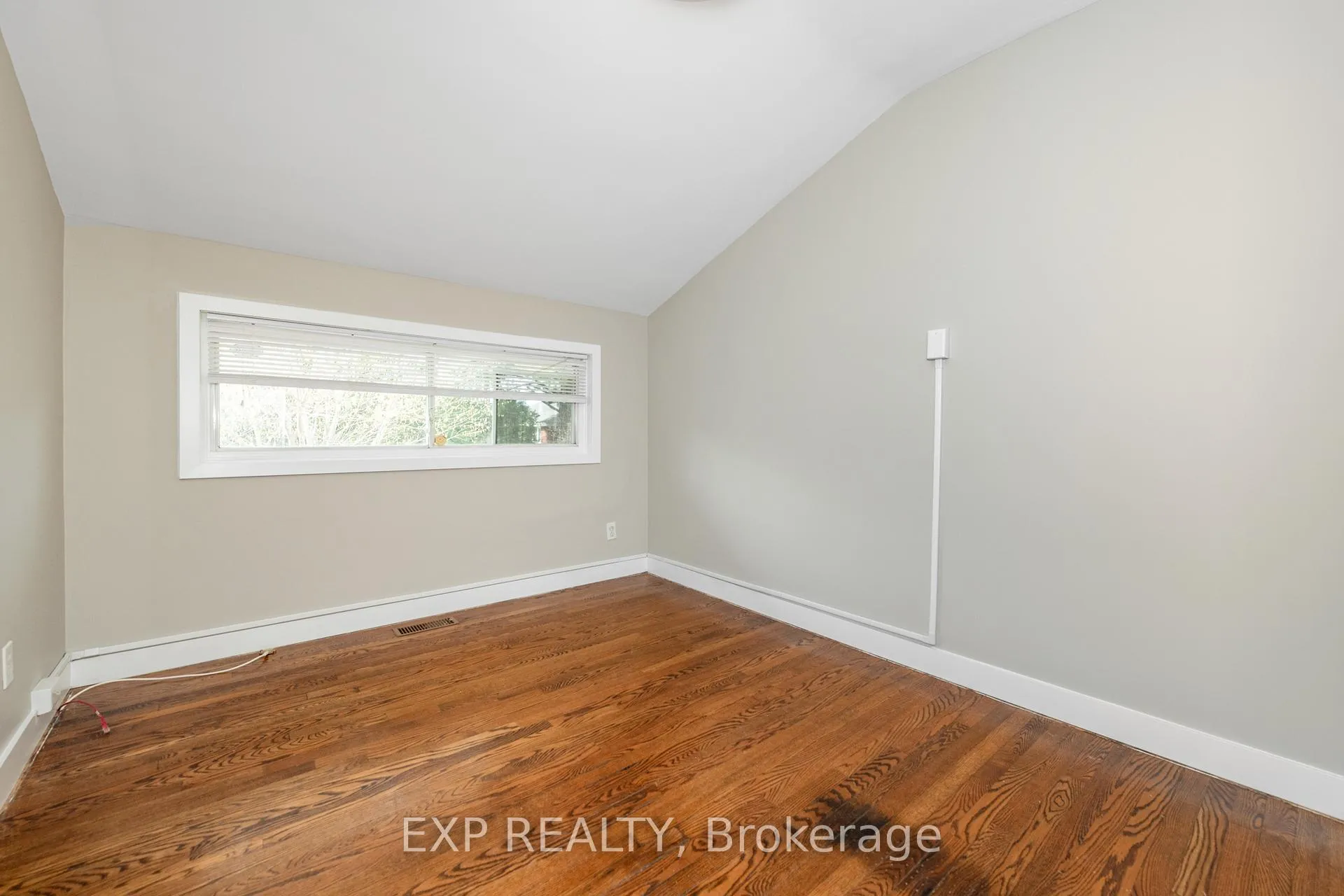 Photo 17 of 9 Kirkstall Avenue, Ottawa, Manordale — HOMEH