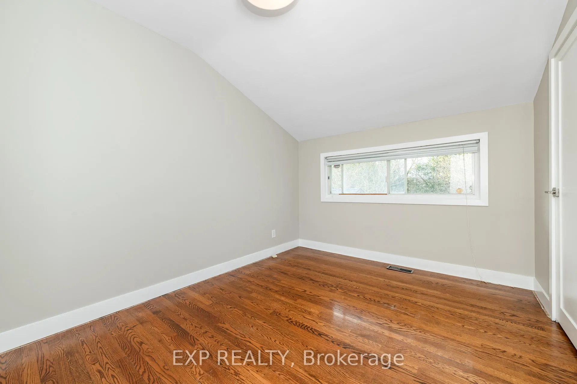 Photo 20 of 9 Kirkstall Avenue, Ottawa, Manordale — HOMEH