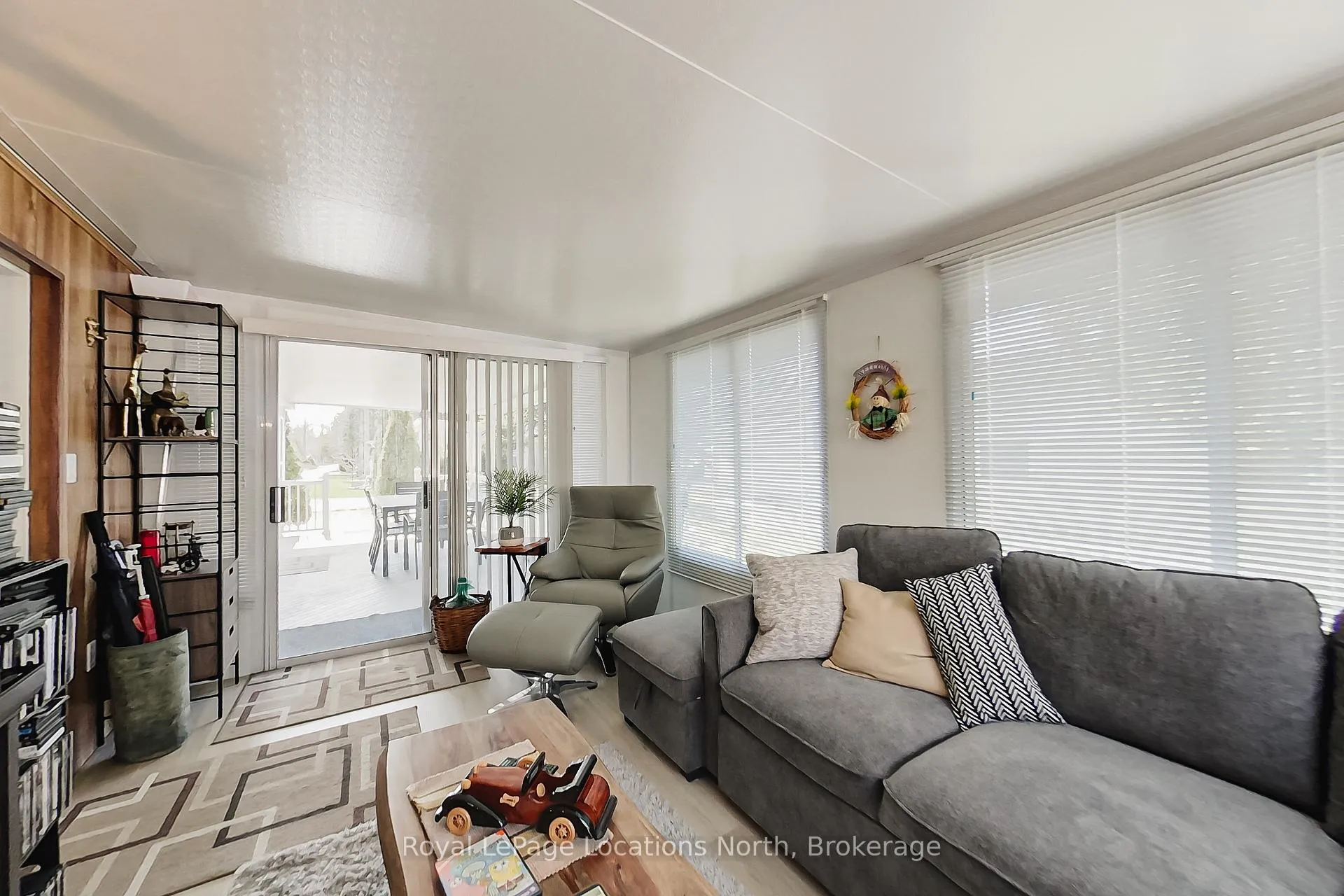 Photo 4 of 2 Wasaga Pines Lane E, Wasaga Beach — HOMEH